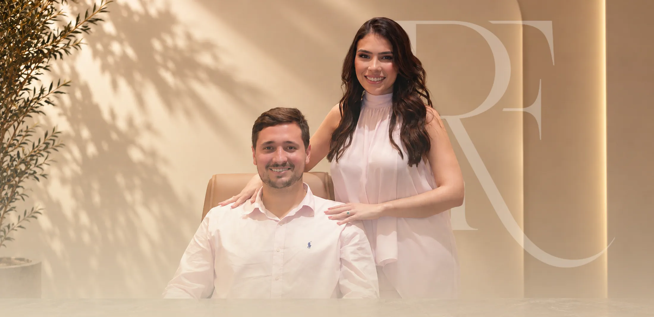 Dra. Raiane Farias, dermatologista, e Dr. João Victor Piovesana, psiquiatra, na Clínica RF